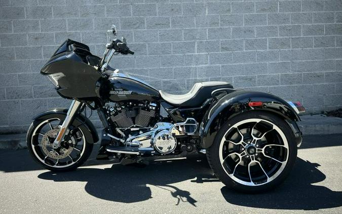 2026 Harley-Davidson® Road Glide 3 VIVID BLACK
