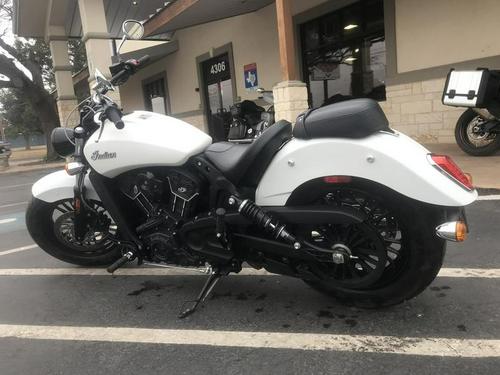 2019 Indian Scout Bobber vs. Triumph Bonneville Bobber Black: Comparison Review