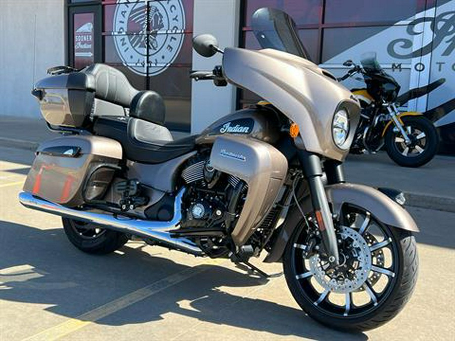 2022 Indian Motorcycle Roadmaster® Dark Horse®