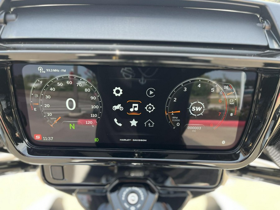 2026 Harley-Davidson® FLHXL Street Glide Limited White Onyx Pearl