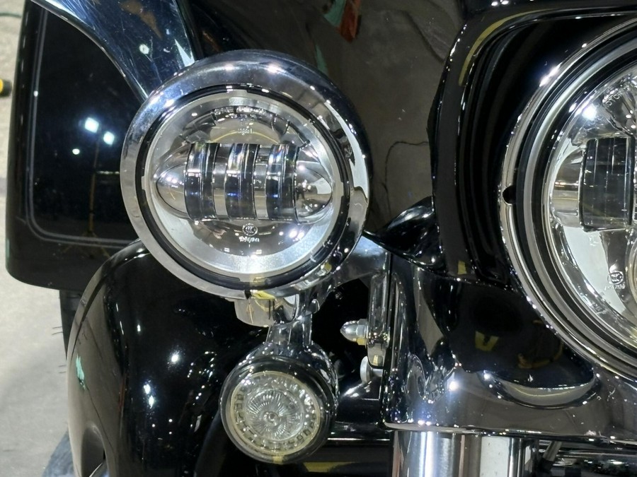 2022 Harley-Davidson Tri Glide Ultra Vivid Black
