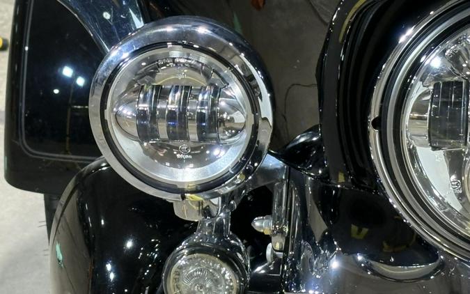 2022 Harley-Davidson Tri Glide Ultra Vivid Black