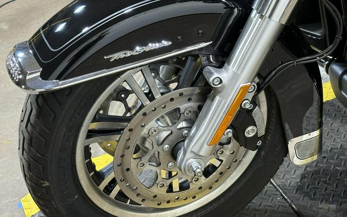 2022 Harley-Davidson Tri Glide Ultra Vivid Black
