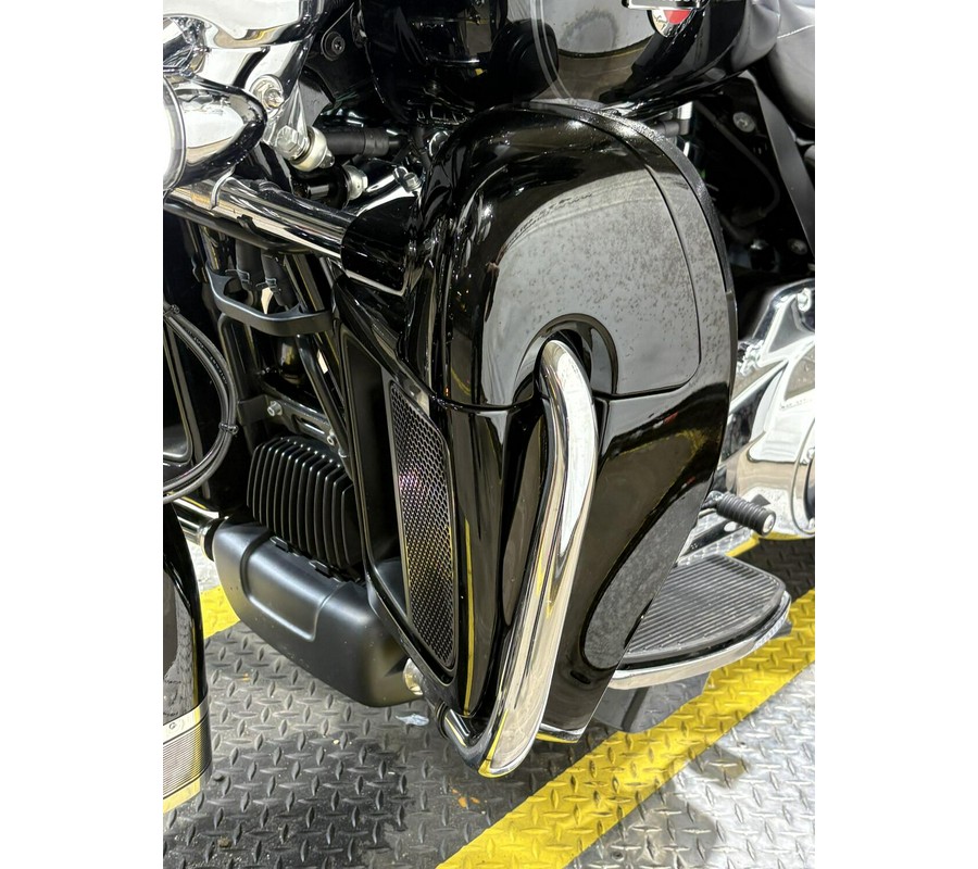 2022 Harley-Davidson Tri Glide Ultra Vivid Black