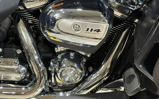 2022 Harley-Davidson Tri Glide Ultra Vivid Black