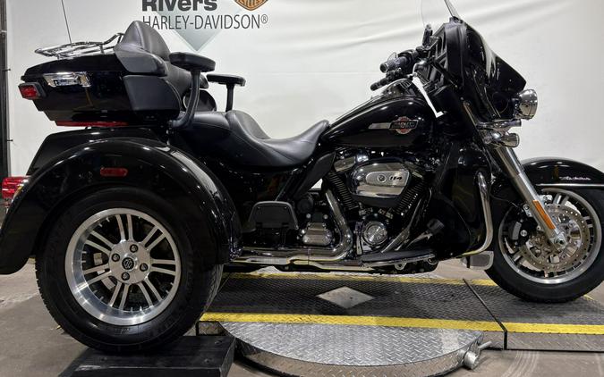 2022 Harley-Davidson Tri Glide Ultra Vivid Black