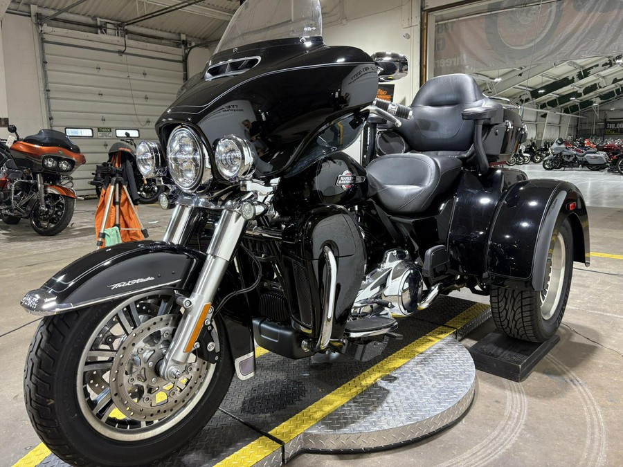2022 Harley-Davidson Tri Glide Ultra Vivid Black