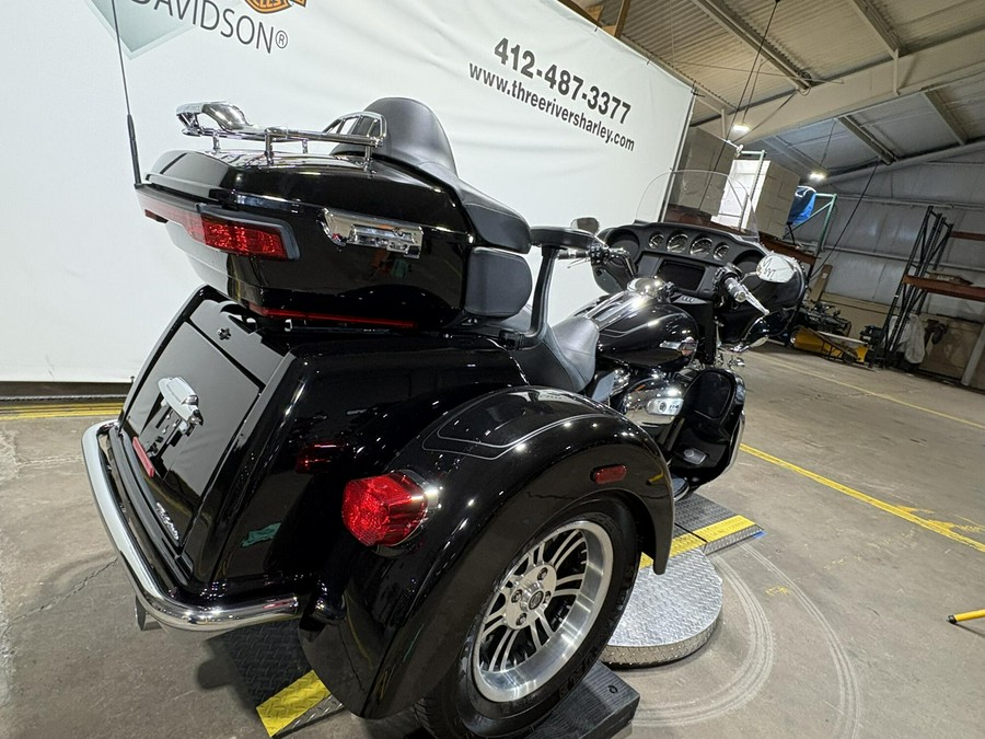 2022 Harley-Davidson Tri Glide Ultra Vivid Black