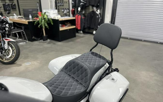 2026 Indian Motorcycle® Challenger® Dark Horse® 112 Chalk with Black Metallic