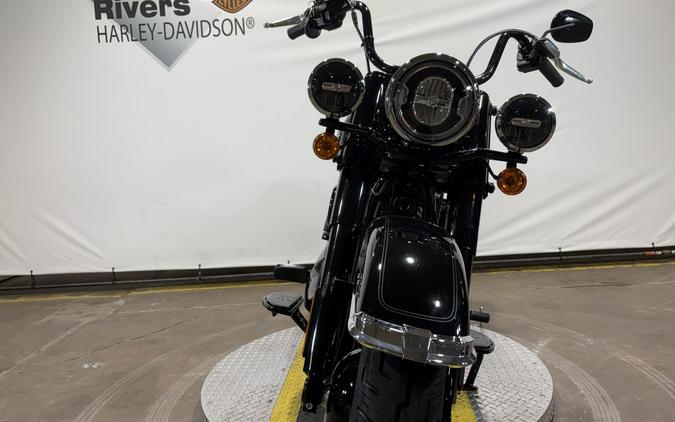 2023 Harley-Davidson Heritage Classic Vivid Black - Black Finish