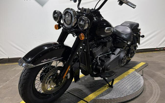 2023 Harley-Davidson Heritage Classic Vivid Black - Black Finish