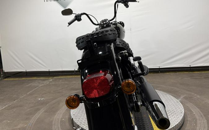 2023 Harley-Davidson Heritage Classic Vivid Black - Black Finish