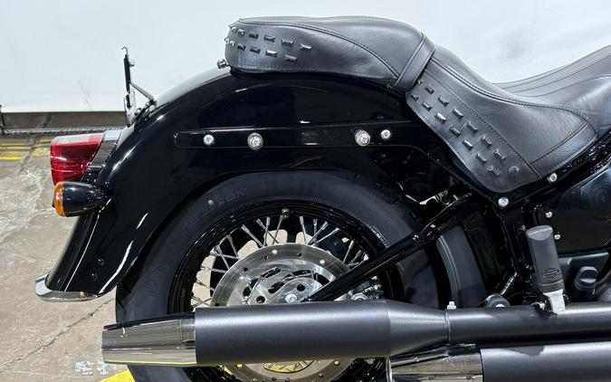 2023 Harley-Davidson Heritage Classic Vivid Black - Black Finish