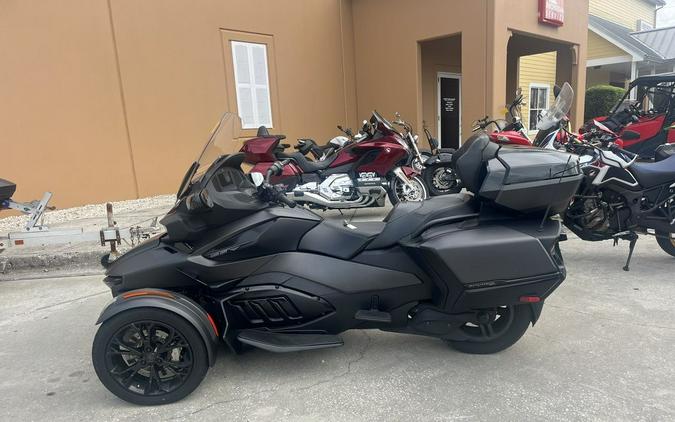 2022 Can-Am® Spyder RT Limited Dark Wheels