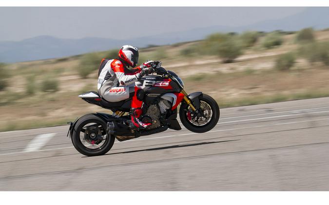 2026 Ducati Diavel V4 RS