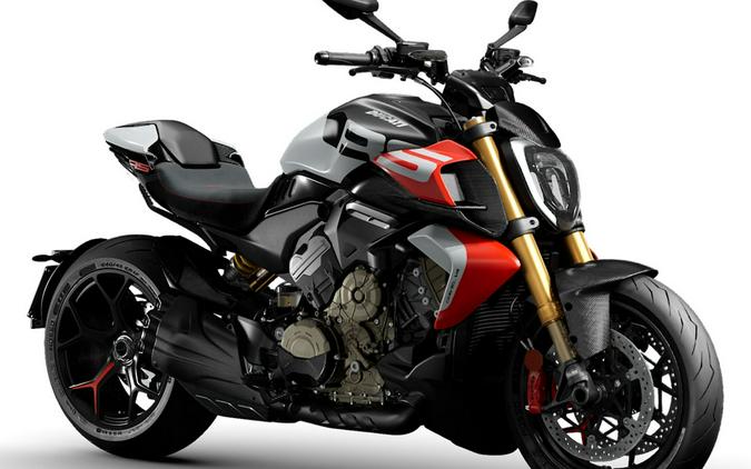 2026 Ducati Diavel V4 RS