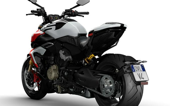 2026 Ducati Diavel V4 RS