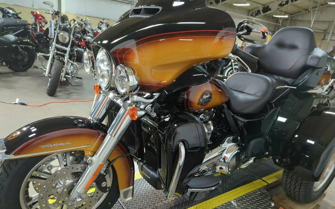 2024 Harley-Davidson® Tri Glide® Ultra Tobacco Fade