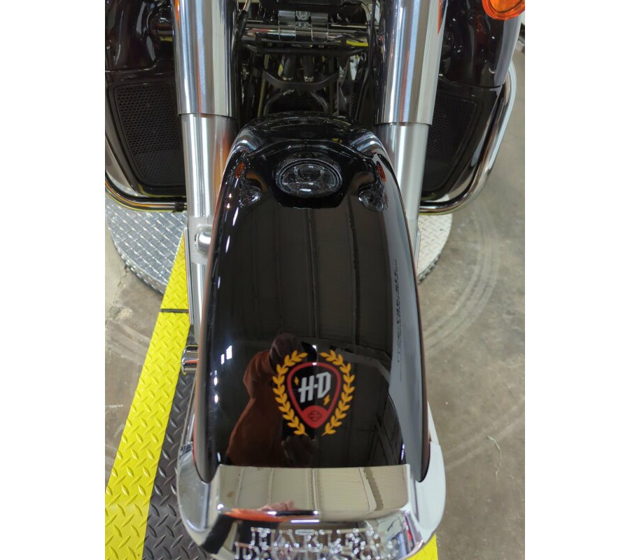 2024 Harley-Davidson® Tri Glide® Ultra Tobacco Fade