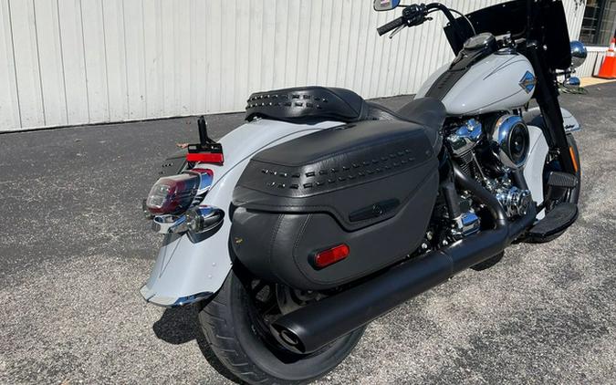 2025 Harley-Davidson Softail FLHC - Heritage Classic