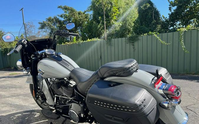 2025 Harley-Davidson Softail FLHC - Heritage Classic