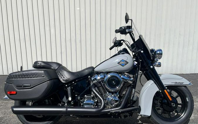 2025 Harley-Davidson Softail FLHC - Heritage Classic