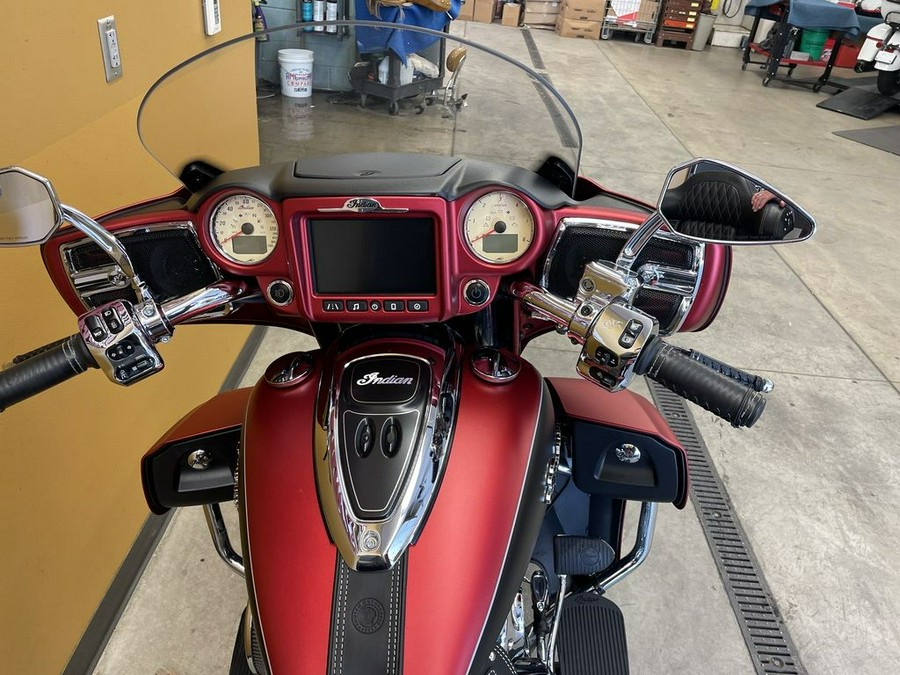 2018 Indian Motorcycle® Roadmaster® ABS Icon Mesa Red Smoke/Thunder Black