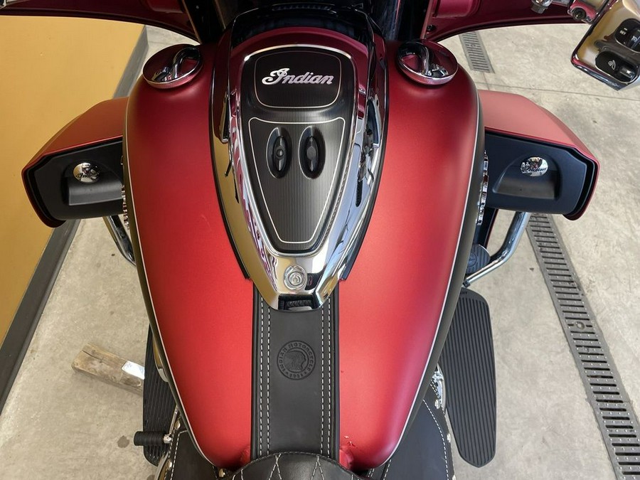 2018 Indian Motorcycle® Roadmaster® ABS Icon Mesa Red Smoke/Thunder Black