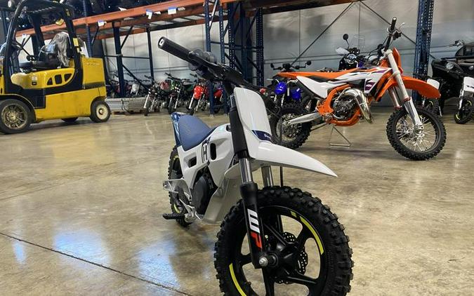 2024 Husqvarna® EE 2