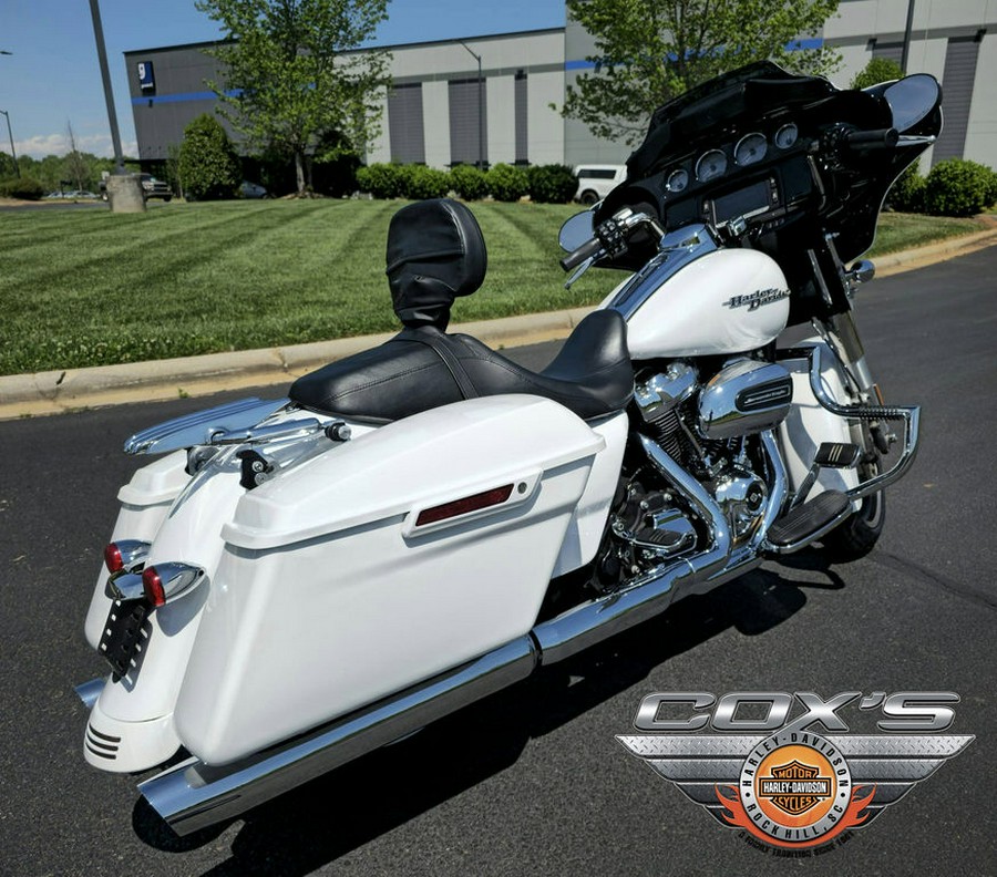 2017 Harley-Davidson® FLHX - Street Glide®