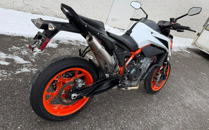 2021 KTM 890 Duke R