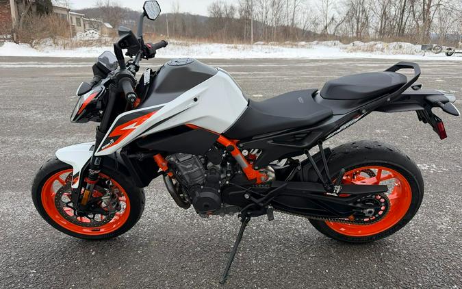 2021 KTM 890 Duke R