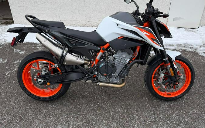 2021 KTM 890 Duke R