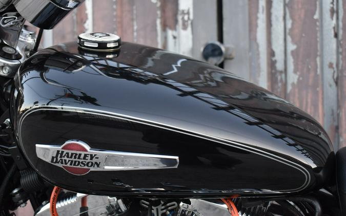 2015 Harley-Davidson® 1200 Custom XL1200C