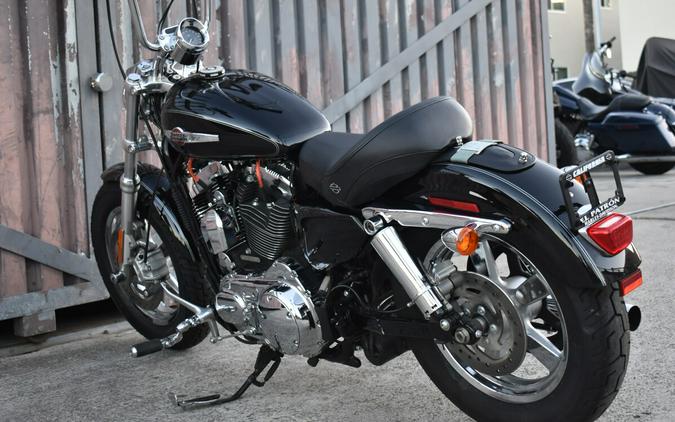 2015 Harley-Davidson® 1200 Custom XL1200C