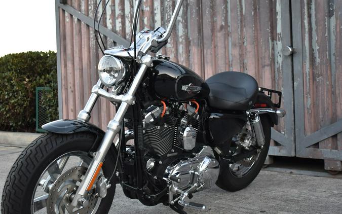 2015 Harley-Davidson® 1200 Custom XL1200C