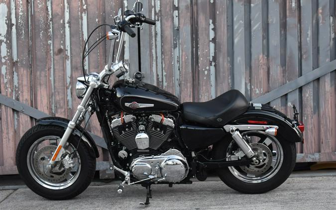 2015 Harley-Davidson® 1200 Custom XL1200C