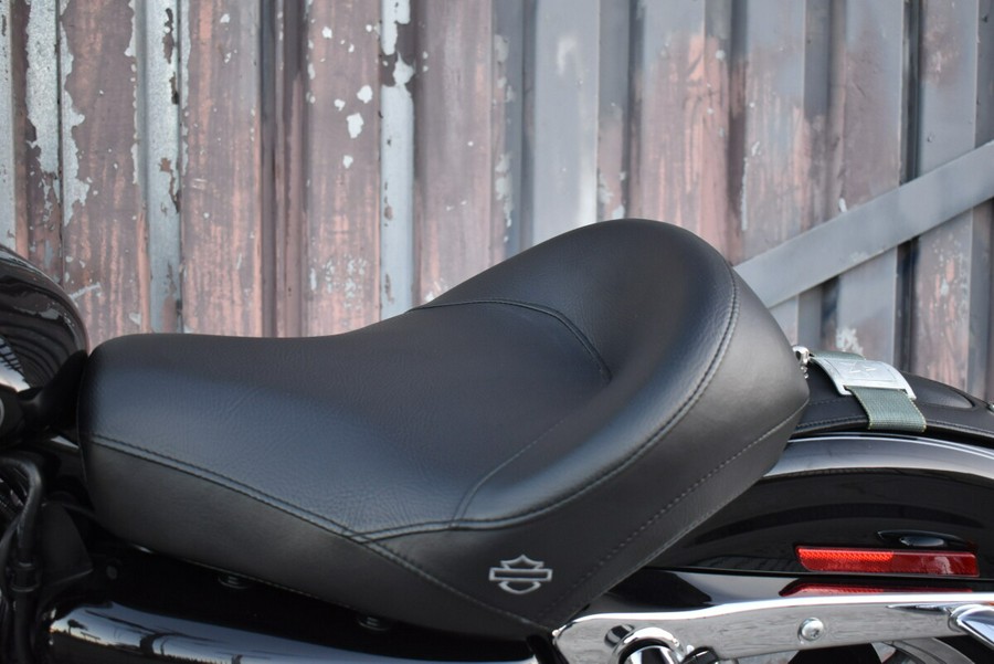 2015 Harley-Davidson® 1200 Custom XL1200C