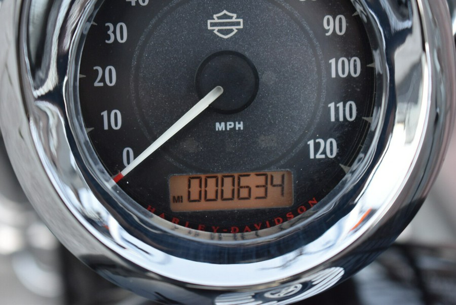 2015 Harley-Davidson® 1200 Custom XL1200C