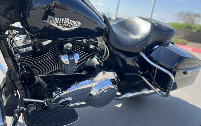 2020 Harley-Davidson® FLHR Road King® Vivid Black 638159
