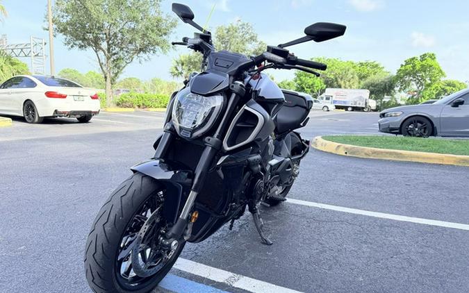 2023 Ducati Diavel V4 Thrilling Black