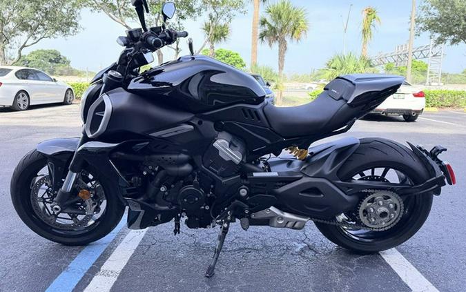 2023 Ducati Diavel V4 Thrilling Black