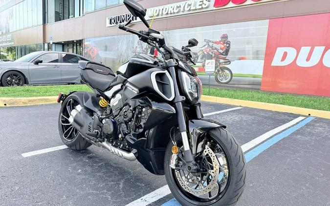 2023 Ducati Diavel V4 Thrilling Black