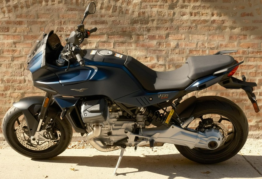 2025 Moto Guzzi V100 Mandello