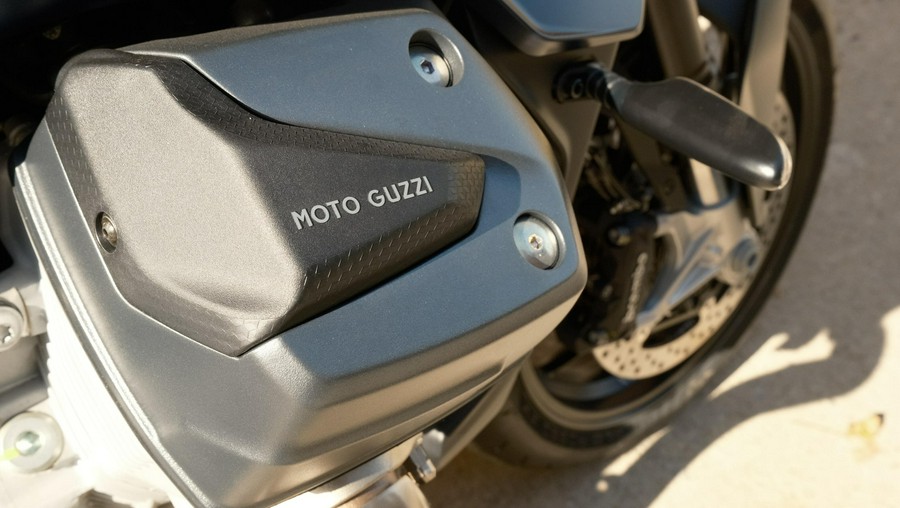 2025 Moto Guzzi V100 Mandello