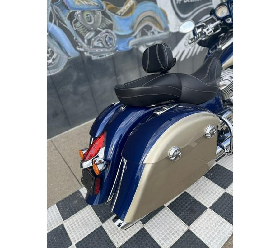 2019 Indian Motorcycle® Chieftain® Classic Deep Water Metallic / Dirt Track Tan