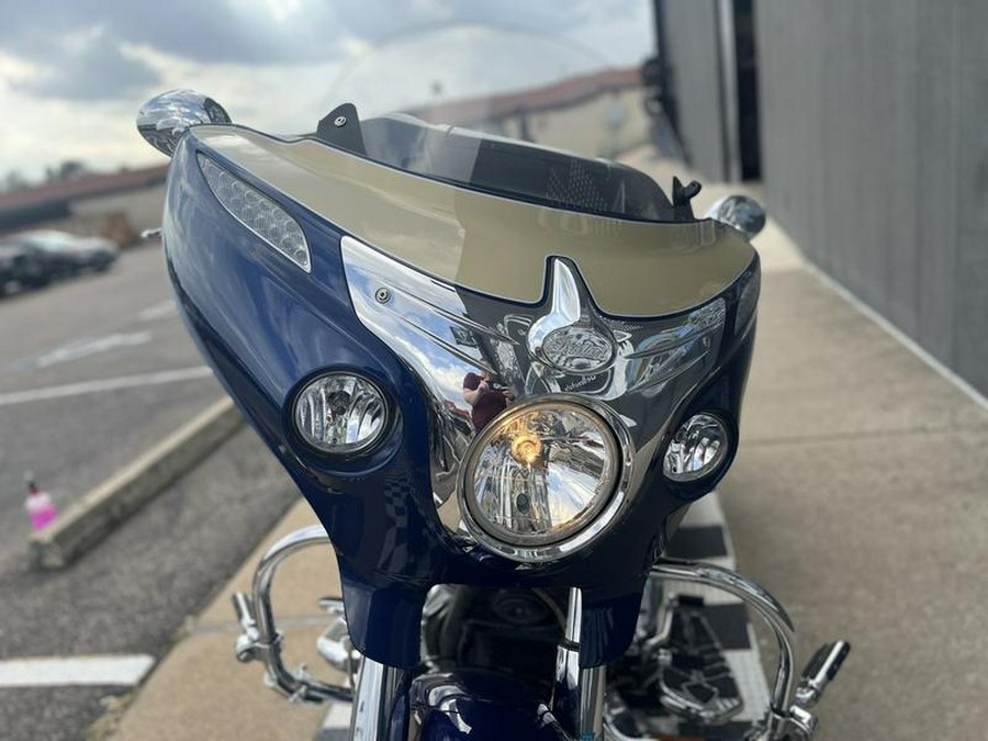 2019 Indian Motorcycle® Chieftain® Classic Deep Water Metallic / Dirt Track Tan