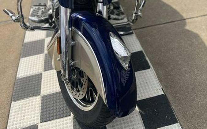 2019 Indian Motorcycle® Chieftain® Classic Deep Water Metallic / Dirt Track Tan