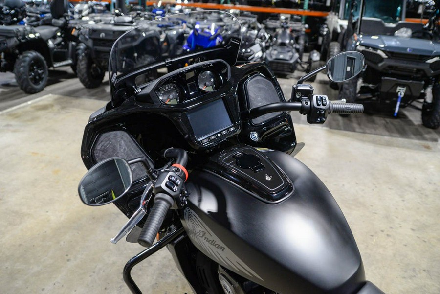 2025 Indian Motorcycle Challenger® Dark Horse® with PowerBand Audio Package