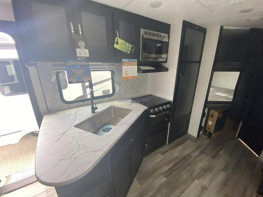 2023 Coachmen Freedom Express Ultra Lite 257BHS